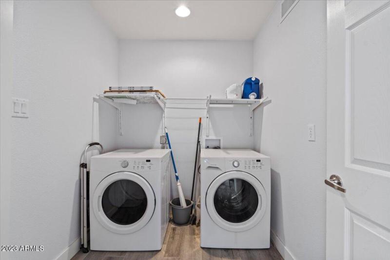 Full Size Laundry Room