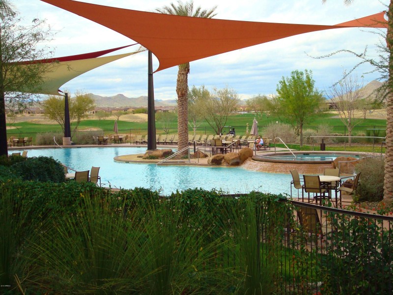 LARGE HEATED 'RESORT' OUTDOOR POOL