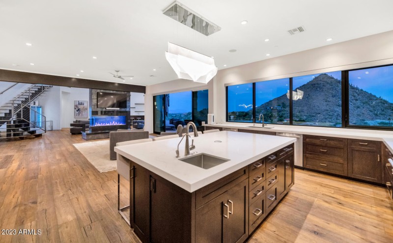 4010 E Canyon Ct-large-021-024-4010 Cany