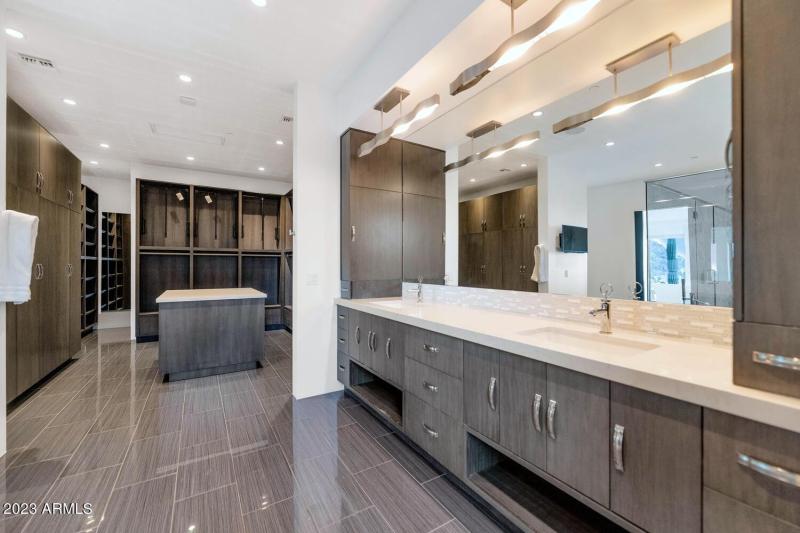 4010 E Canyon Ct-large-029-037-4010 Cany