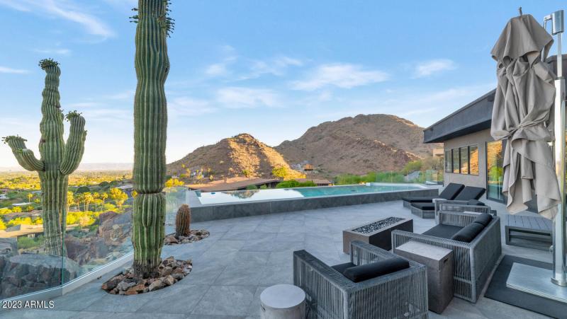 4010 E Canyon Ct-large-040-021-4010 Cany