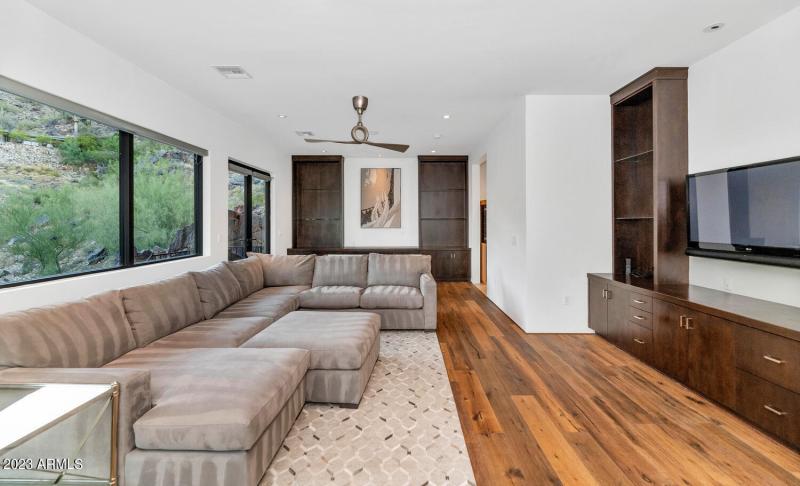 4010 E Canyon Ct-large-044-017-4010 Cany