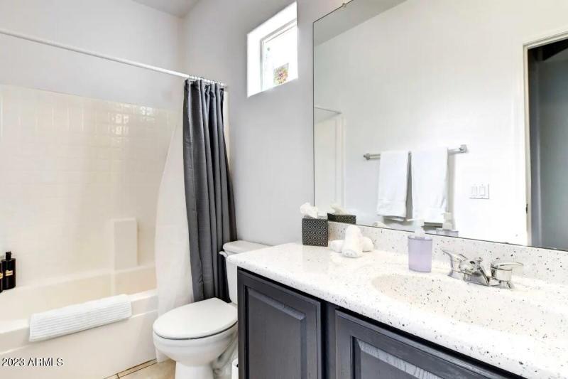 153 N Greenwood 2nd bathroom