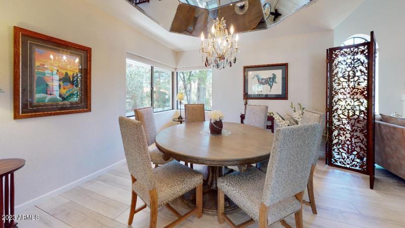 10476-E-Cannon-Dr-Dining-Room