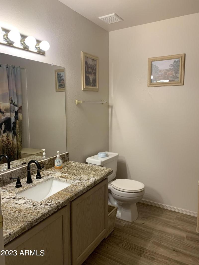 GUEST BATH W TUB/SHOWER