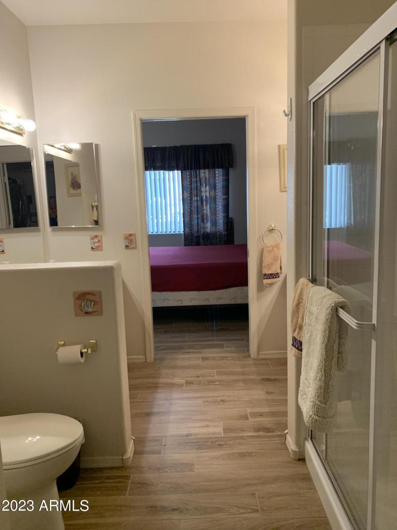 MASTER DOUBLE SINKS WALK IN SHOWER