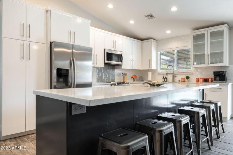 9-web-or-mls-6325-e-carolina-dr