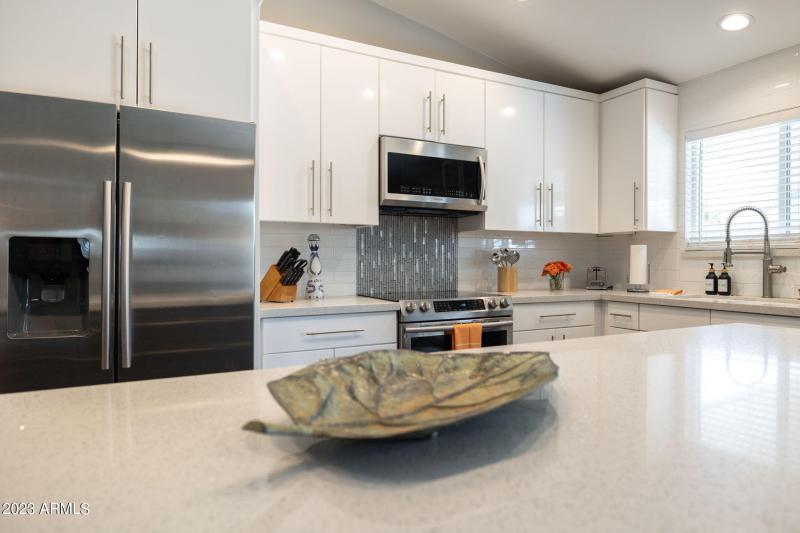 10-web-or-mls-6325-e-carolina-dr