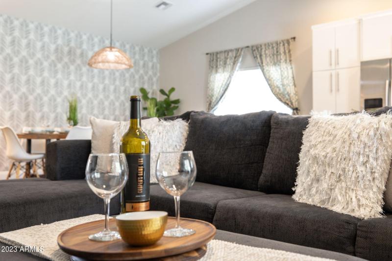 12-web-or-mls-6325-e-carolina-dr