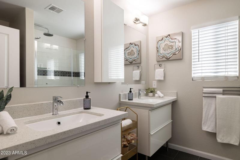 23-web-or-mls-6325-e-carolina-dr