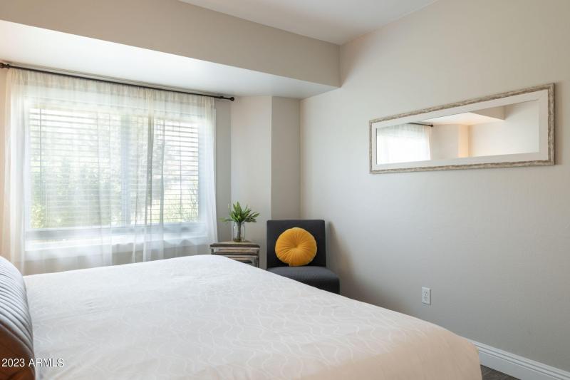 35-web-or-mls-6325-e-carolina-dr