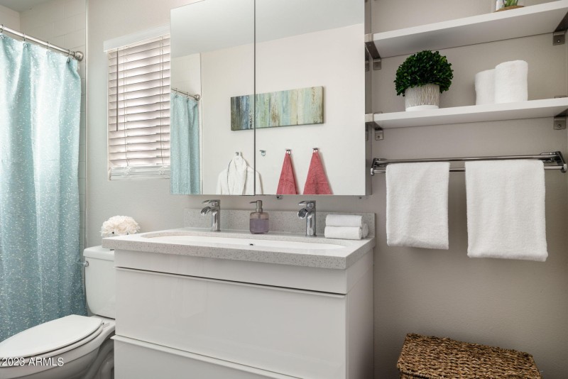 36-web-or-mls-6325-e-carolina-dr