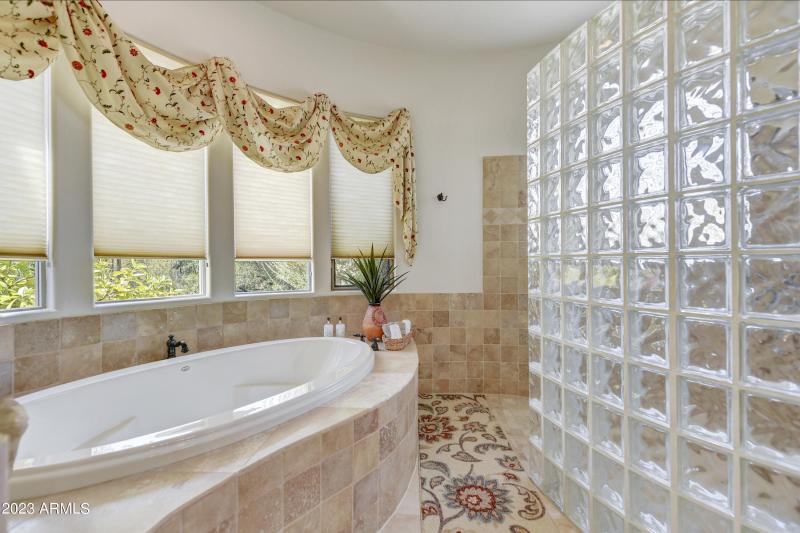 028_Master Spa Detail