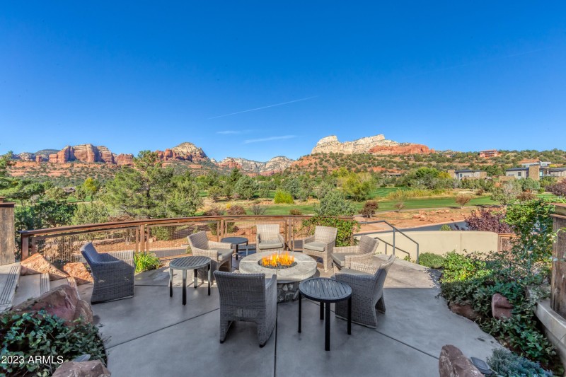 Seven Canyons Community Clubhouse Patio