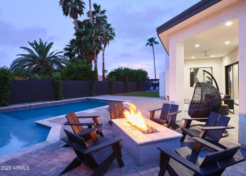 PYIMAGECO_13625N88thPl_Twilight_WEB_1