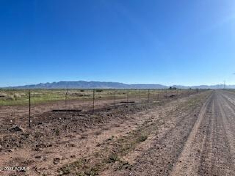 View W Lee Rd towards Hwy 191