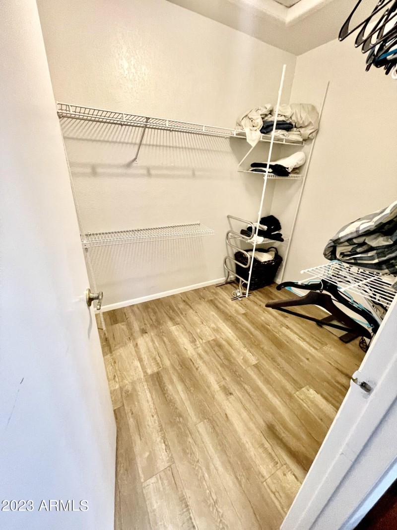 180DA9E0-6540-4DD6-8A02-ABB317A7F143