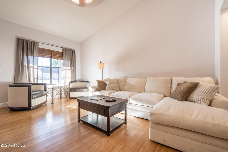 003_Sandra Family Room