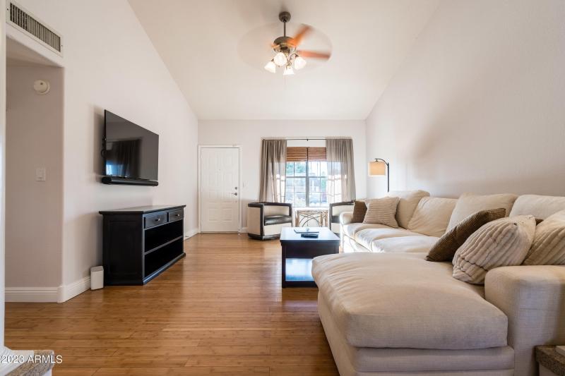 004_Sandra Family to Entry