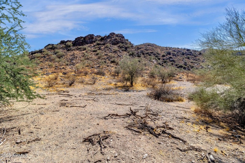 6-web-or-mls-2105-e-beth-dr