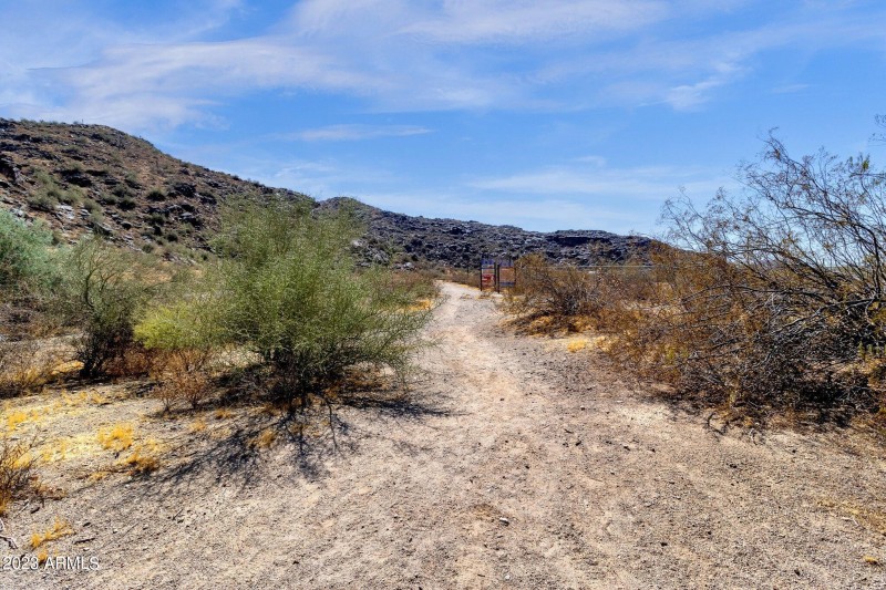 7-web-or-mls-2105-e-beth-dr