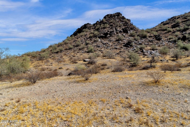 10-web-or-mls-2105-e-beth-dr