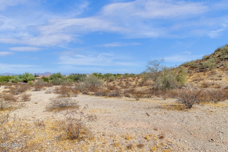 11-web-or-mls-2105-e-beth-dr