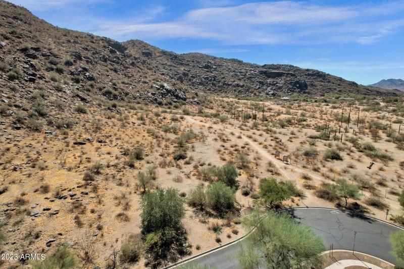 16-web-or-mls-2105-e-beth-dr