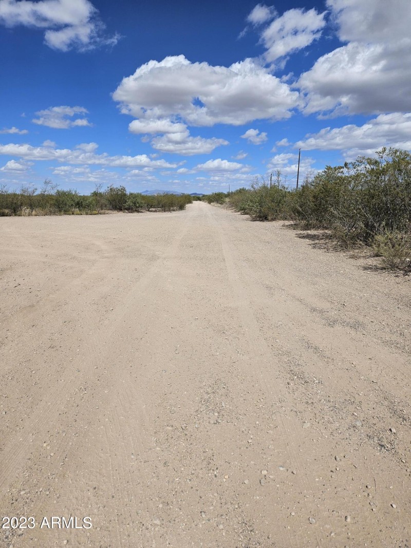 Duffy Pl dirt road