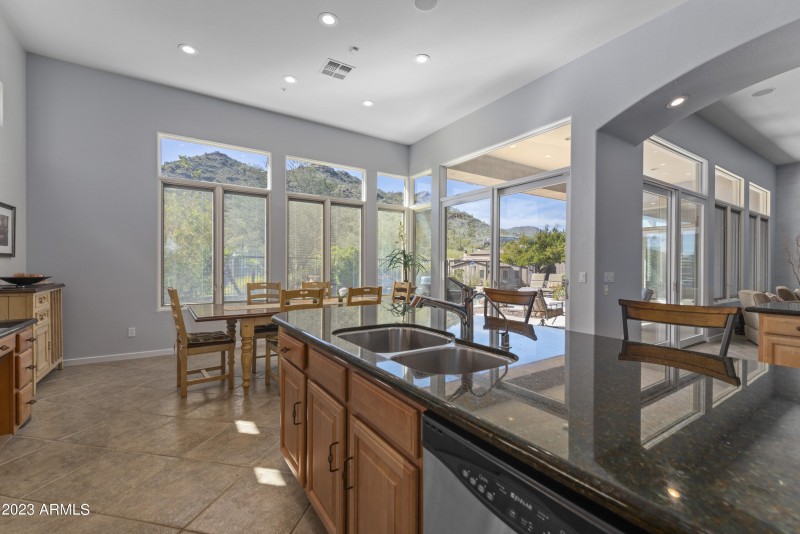 023_Kitchen Causal Dining