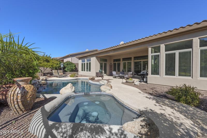 050_Exterior Poolside