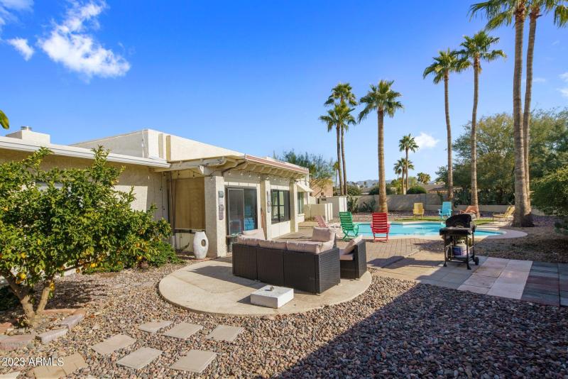 Oversized Backyard with Pool