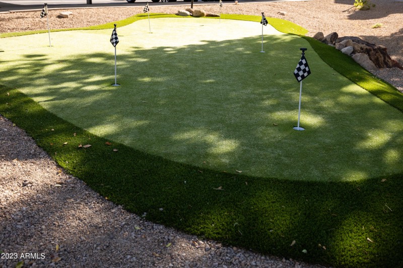 putting green area