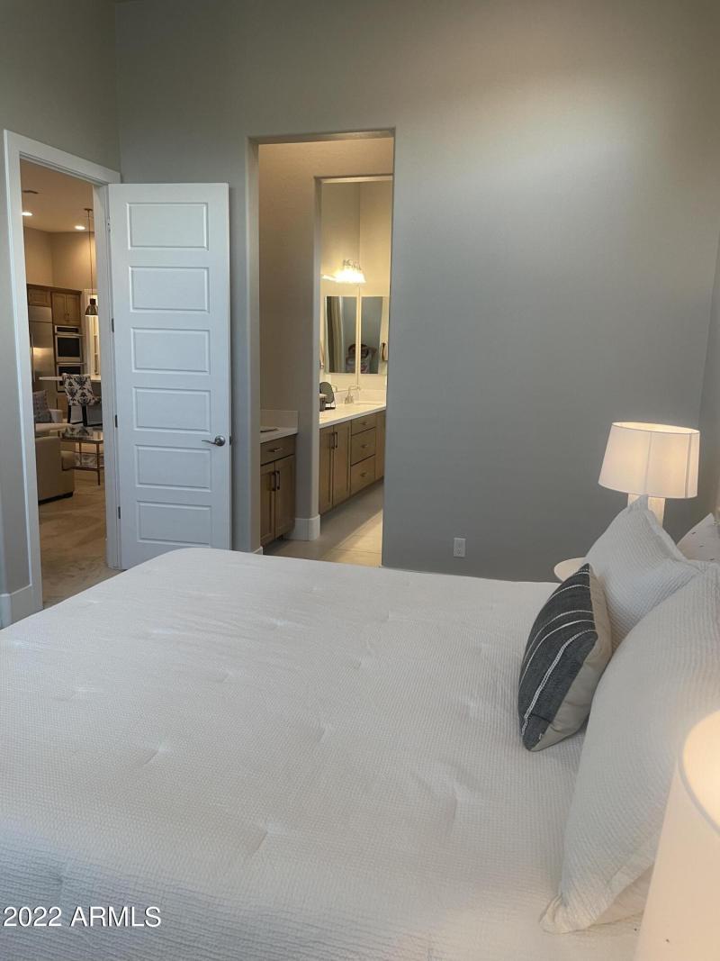 90669075-822D-47C1-9600-F4B5F896875A