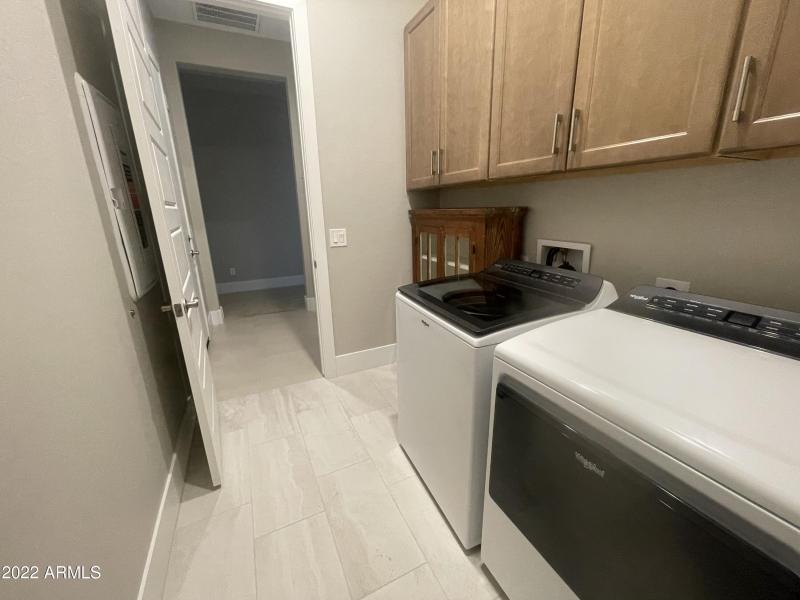 3F1AF1B4-8B9E-4E8F-82C7-49E6E8FDE7CB