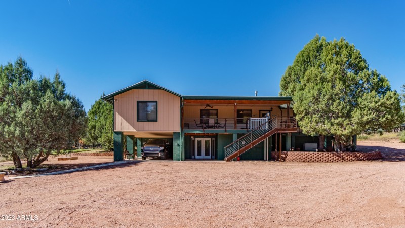 Side Carport & Lift Access