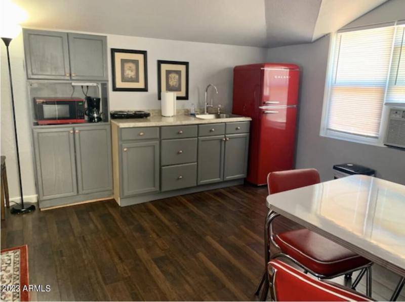 877 E Sycamore Unit C