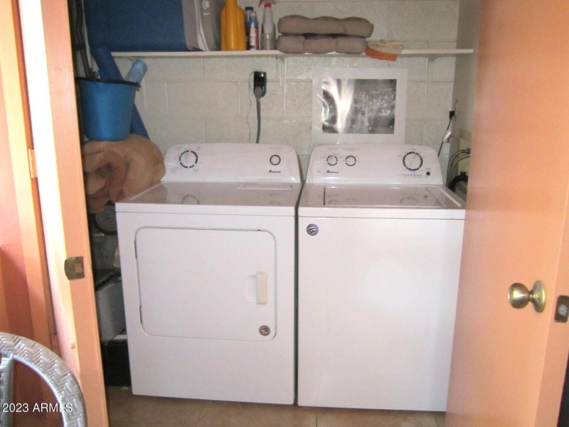 5 402 FULL SIZE LAUNDRY