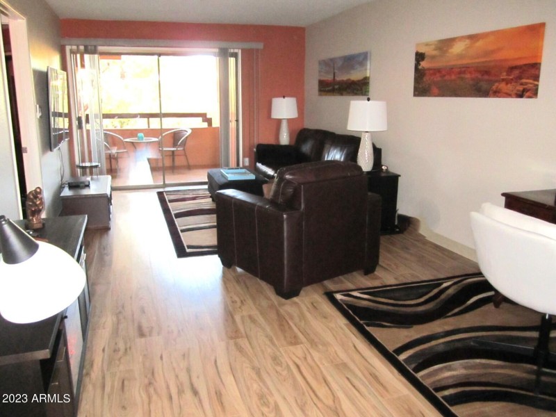 5 402 LIVING ROOM THRU TO BALCONY