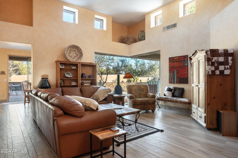 5-web-or-mls-7500-e-boulders-pkwy-72