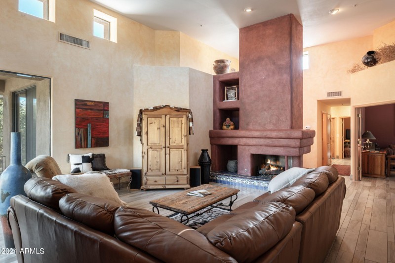 7-web-or-mls-7500-e-boulders-pkwy-72