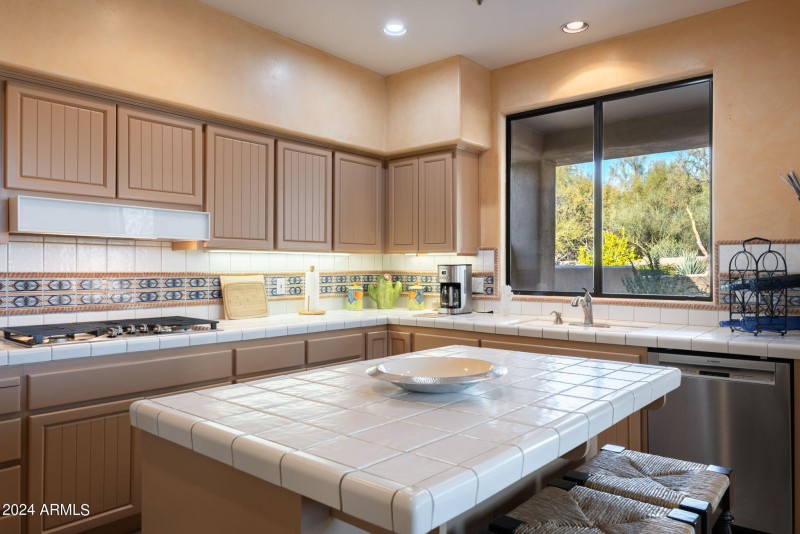 9-web-or-mls-7500-e-boulders-pkwy-72