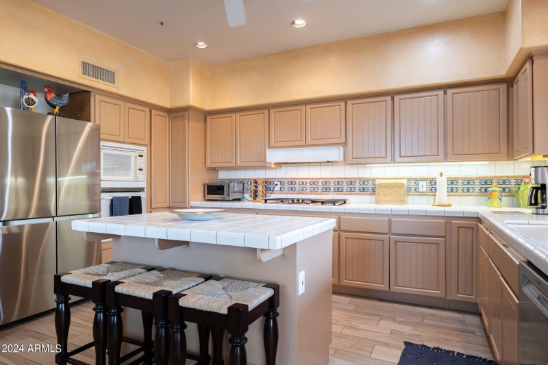 10-web-or-mls-7500-e-boulders-pkwy-72