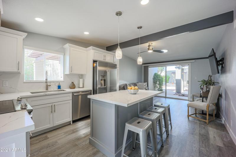 Breakfast Bar with Seating