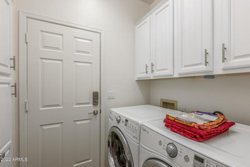 45) LAUNDRY ROOM