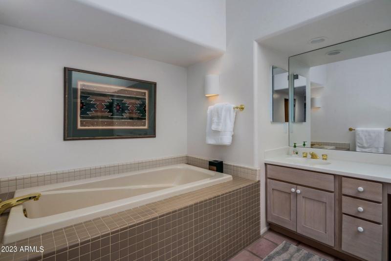 9-web-or-mls-HUB06256