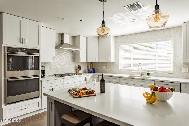 Kitchen-Island-and-Appliances