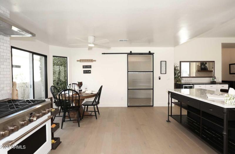Kitchen-Breakfast Nook