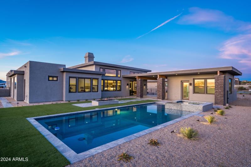 002_Indoor Outdoor Living