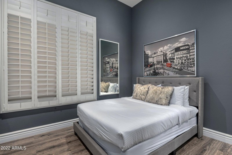 Guest Room 1 with Queen